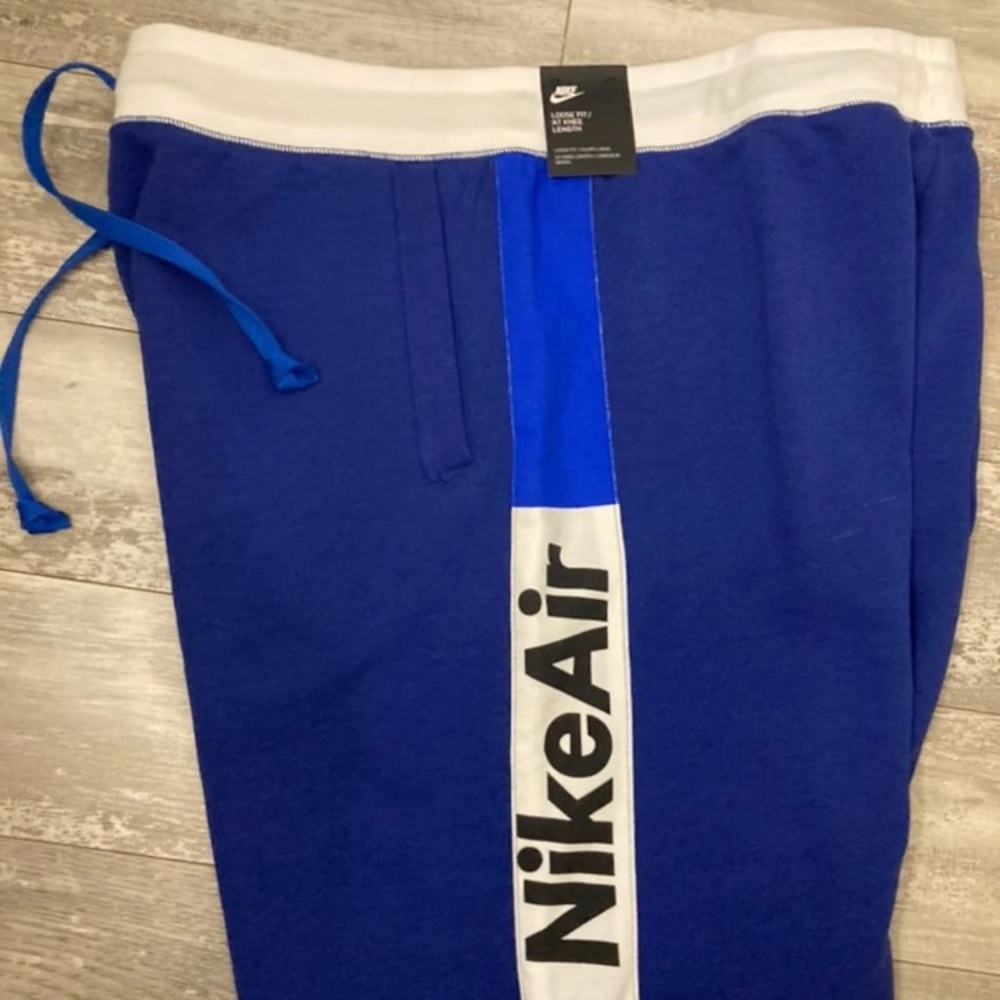 NWT Nike Air Loose Fit Sweatshorts Knee Length Shorts